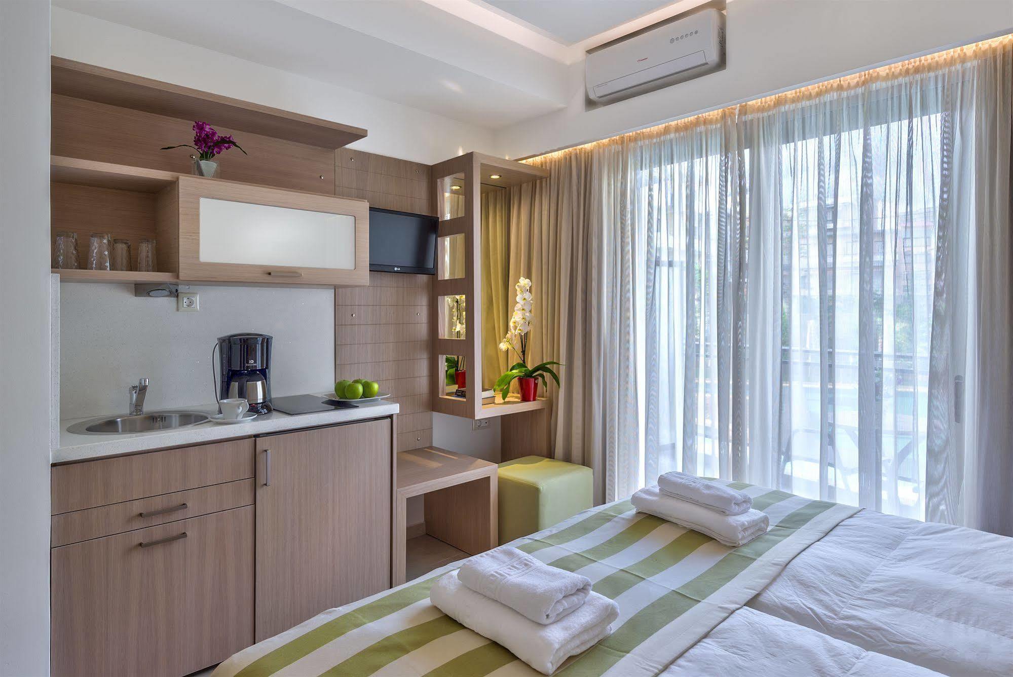 Leonidas Hotel & Apartments Ретимно Экстерьер фото